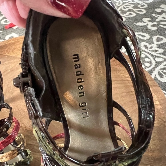 Madden Girl Gladiator Style High Heel Shoes. Size 8. Brown multi color. - Picture 5 of 5